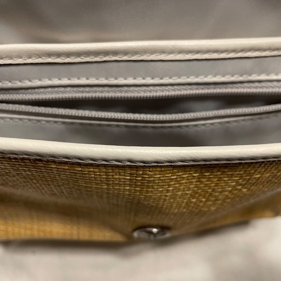 Coach. Natural Straw Tote Bag navy blue trim and pocket - Picture 3 of 8